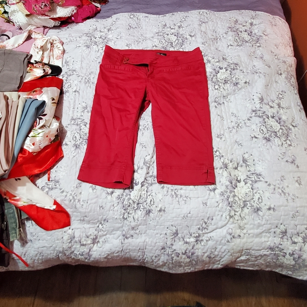 Used stretchy denim Capri